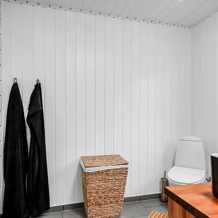 Holiday home Gunnil - 400m From The Sea By Interhome *